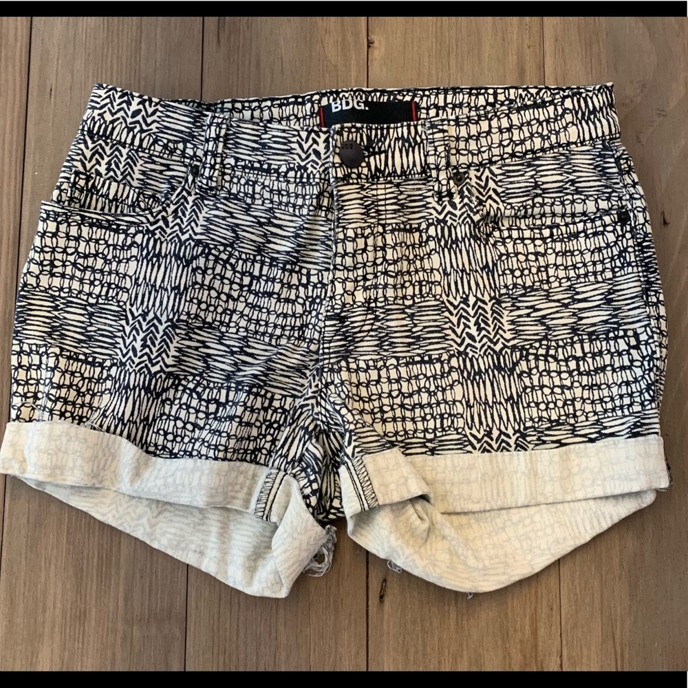 Urban Outfitters pattern Jean shorts size 27